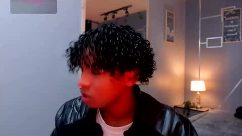 Snapshot of noah_smith04 chatting on 12-01-25, 01:16 noah_smith04 online show from 12-01-25, 01:16