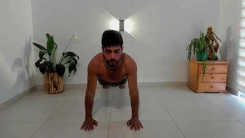 Snapshot of noahbrawn chatting on 12-19-25, 01:29 LIAM- noah online show from 12-19-25, 01:29