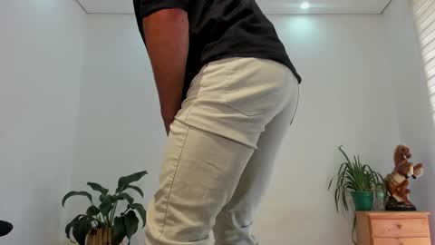 Snapshot of noahbrawn chatting on 02-18-26, 01:18 LIAM- noah online show from 02-18-26, 01:18