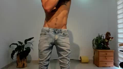 Snapshot of noahbrawn chatting on 02-26-26, 01:21 LIAM- noah online show from 02-26-26, 01:21