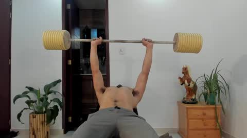 Snapshot of noahbrawn chatting on 04-08-26, 01:22 LIAM- noah online show from 04-08-26, 01:22