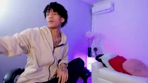 Snapshot of noahbull19 chatting on 06-10-26, 02:12 noahbull19 online show from 06-10-26, 02:12