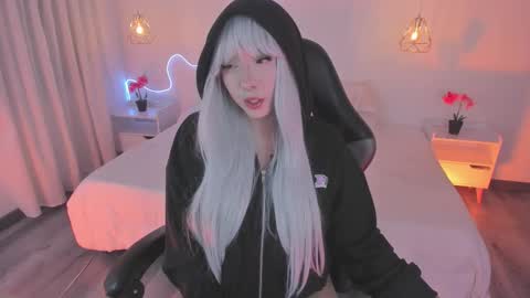 Snapshot of noahcryptic chatting on 11-15-25, 05:49 Noah online show from 11-15-25, 05:49