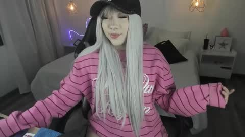 Snapshot of noahcryptic chatting on 02-17-26, 05:59 Noah online show from 02-17-26, 05:59