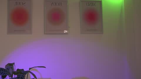 Snapshot of noahh_th03 chatting on 02-23-25, 08:06 Noah online show from 02-23-25, 08:06