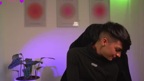 Snapshot of noahh_th03 chatting on 03-02-25, 08:05 Noah online show from 03-02-25, 08:05