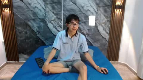 Snapshot of noahwalker__ chatting on 04-19-26, 11:09 online show from 04-19-26, 11:09