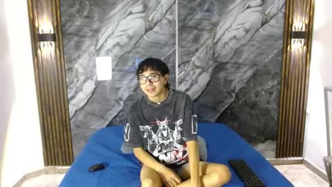 Snapshot of noahwalker__ chatting on 04-21-26, 11:05 online show from 04-21-26, 11:05
