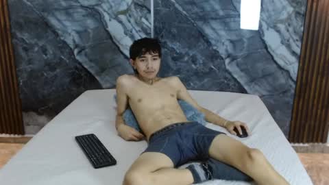 Snapshot of noahwalker__ chatting on 04-23-26, 12:29 online show from 04-23-26, 12:29