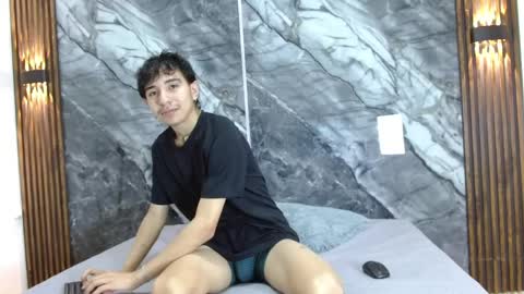 Snapshot of noahwalker__ chatting on 04-25-26, 02:25 online show from 04-25-26, 02:25