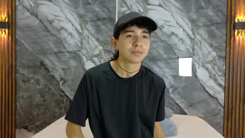 Snapshot of noahwalker__ chatting on 05-06-26, 11:04 online show from 05-06-26, 11:04