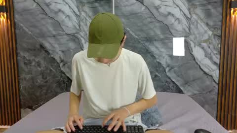 Snapshot of noahwalker__ chatting on 05-09-26, 11:04 online show from 05-09-26, 11:04