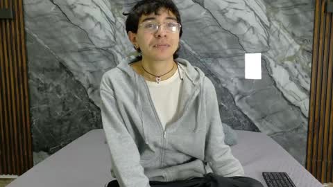 Snapshot of noahwalker__ chatting on 05-11-26, 11:05 online show from 05-11-26, 11:05