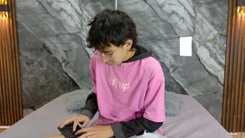 Snapshot of noahwalker__ chatting on 05-13-26, 11:07 online show from 05-13-26, 11:07