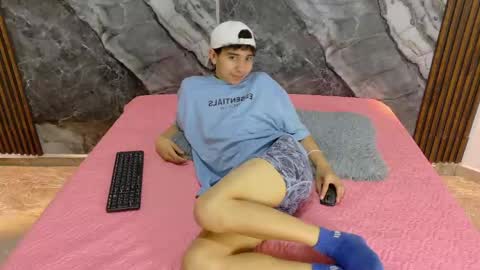 Snapshot of noahwalker__ chatting on 05-21-26, 11:06 online show from 05-21-26, 11:06