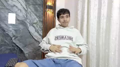 Snapshot of noahwalker__ chatting on 07-18-26, 11:14 online show from 07-18-26, 11:14