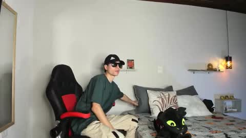 Snapshot of noble_b312_ chatting on 11-09-25, 05:22 Crow online show from 11-09-25, 05:22