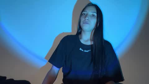 Jean Y Isa online show from 01-11-26, 05:34