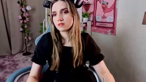 Alice online show from 06-25-26, 07:46