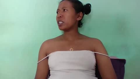 Snapshot of noellah chatting on 04-12-26, 03:28 noellah online show from 04-12-26, 03:28