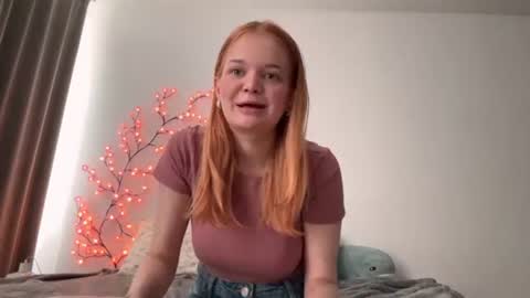 Snapshot of noelleclacher chatting on 06-24-26, 09:08 Elly online show from 06-24-26, 09:08