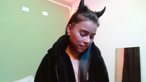 Noha Thomson online show from 12-15-24, 01:46