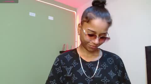 Noha Thomson online show from 01-21-25, 08:43