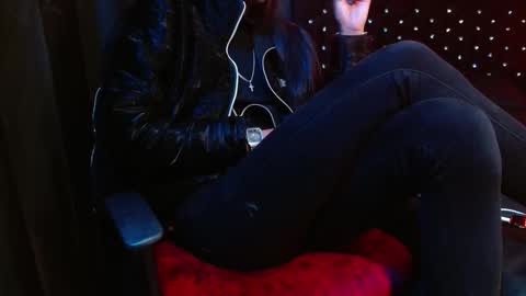 Noha Thomson online show from 11-16-25, 01:55