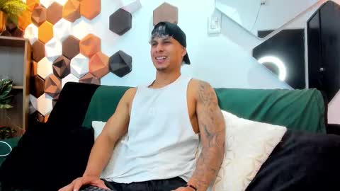 Snapshot of nohanhunter chatting on 10-17-25, 11:46 nohanhunter online show from 10-17-25, 11:46