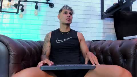 Snapshot of nohanhunter chatting on 10-18-25, 11:33 nohanhunter online show from 10-18-25, 11:33