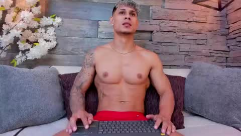 Snapshot of nohanhunter chatting on 10-19-25, 11:44 nohanhunter online show from 10-19-25, 11:44