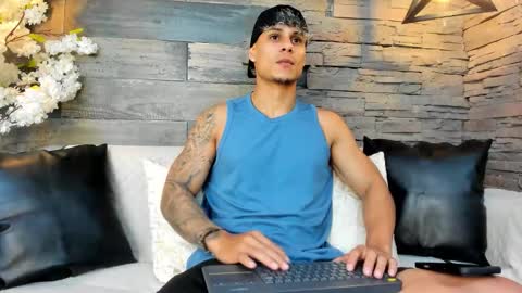 Snapshot of nohanhunter chatting on 11-25-25, 11:32 nohanhunter online show from 11-25-25, 11:32