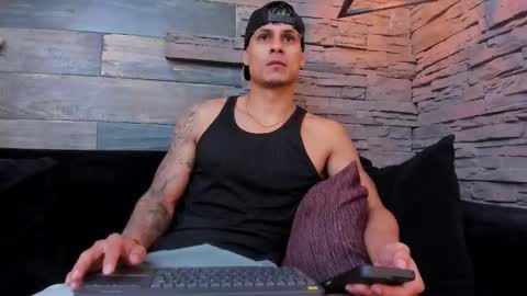 Snapshot of nohanhunter chatting on 12-18-25, 11:38 nohanhunter online show from 12-18-25, 11:38