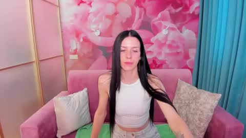 NoirDiva online show from 06-17-26, 05:43
