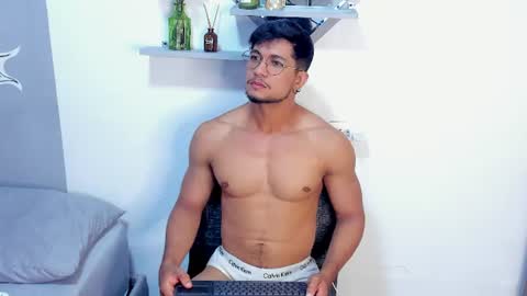 Snapshot of nolan_joness chatting on 07-01-26, 11:04 Im Nolan online show from 07-01-26, 11:04