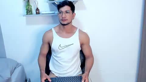 Snapshot of nolan_joness chatting on 07-08-26, 01:21 Im Nolan online show from 07-08-26, 01:21