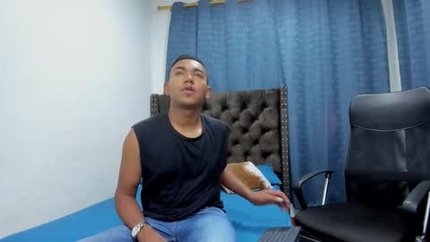 Nolven Gray online show from 09-17-25, 04:03