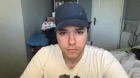 Snapshot of nongay379444 chatting on 11-14-25, 10:14 nongay379444 online show from 11-14-25, 10:14