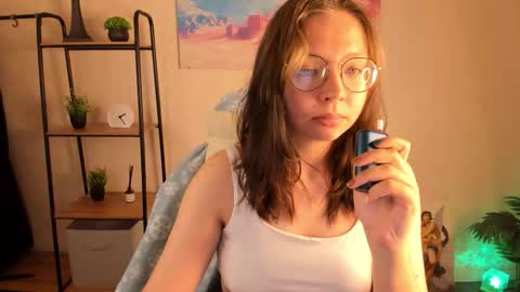 Snapshot of noora_moore chatting on 10-10-25, 01:04 NOORA online show from 10-10-25, 01:04