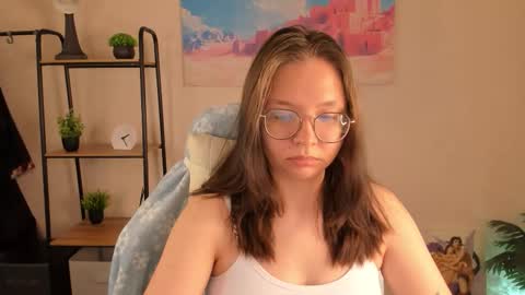 Snapshot of noora_moore chatting on 10-22-25, 01:28 NOORA online show from 10-22-25, 01:28