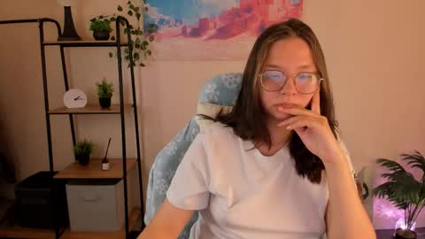 Snapshot of noora_moore chatting on 10-23-25, 01:27 NOORA online show from 10-23-25, 01:27