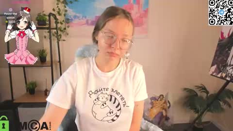 Snapshot of noora_moore chatting on 10-30-25, 12:45 NOORA online show from 10-30-25, 12:45