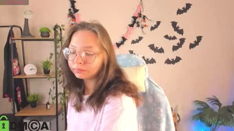 Snapshot of noora_moore chatting on 11-03-25, 12:46 NOORA online show from 11-03-25, 12:46