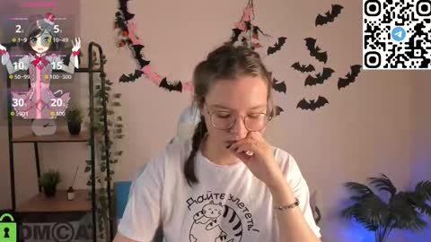 Snapshot of noora_moore chatting on 11-06-25, 01:17 NOORA online show from 11-06-25, 01:17