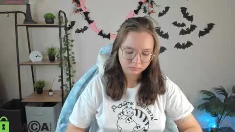 Snapshot of noora_moore chatting on 11-07-25, 01:05 NOORA online show from 11-07-25, 01:05