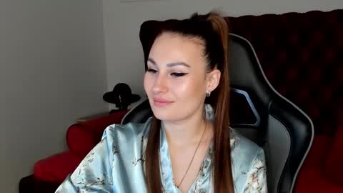 NoraFoxes online show from 11-29-25, 05:21