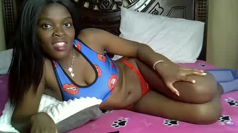 Snapshot of norah_pure chatting on 10-25-25, 09:50 norah_pure online show from 10-25-25, 09:50