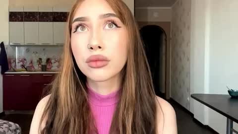 Lina online show from 11-19-25, 06:46