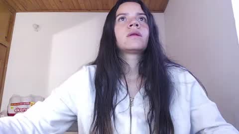 Snapshot of noreen_ chatting on 06-12-26, 03:44 noreen_ online show from 06-12-26, 03:44