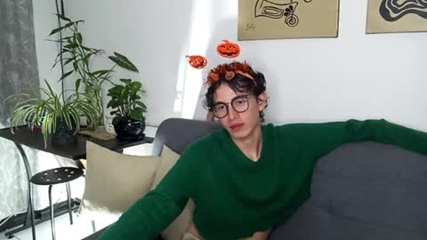 Snapshot of norehg__ chatting on 10-12-25, 08:35 Norehg online show from 10-12-25, 08:35